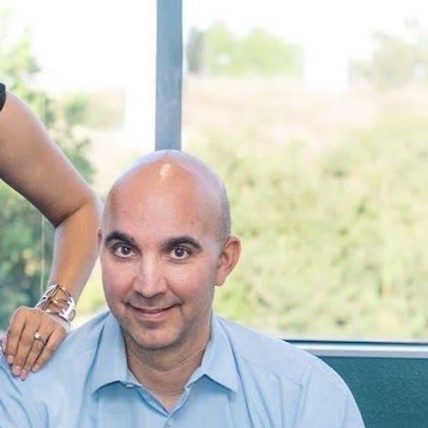 Portrait of Dr. David Garate, DDS